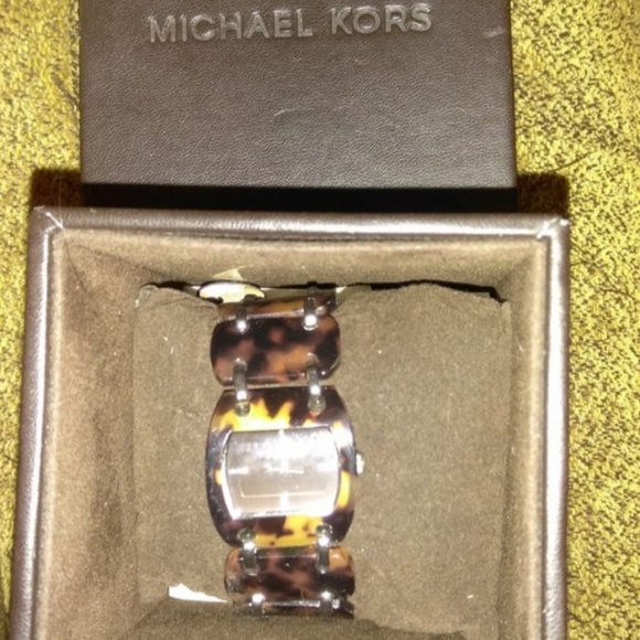 WATCH BY MICHEAL KORS